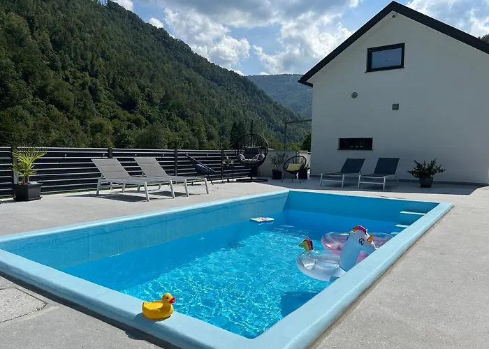 بيت للعطل House - River Baca